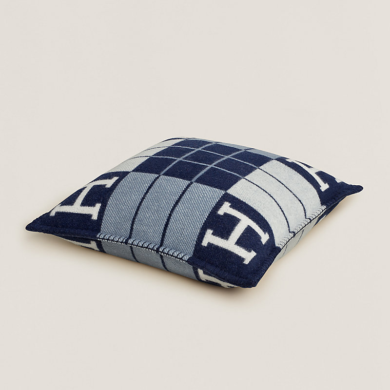 Avalon III pillow, small model | Hermès Thailand